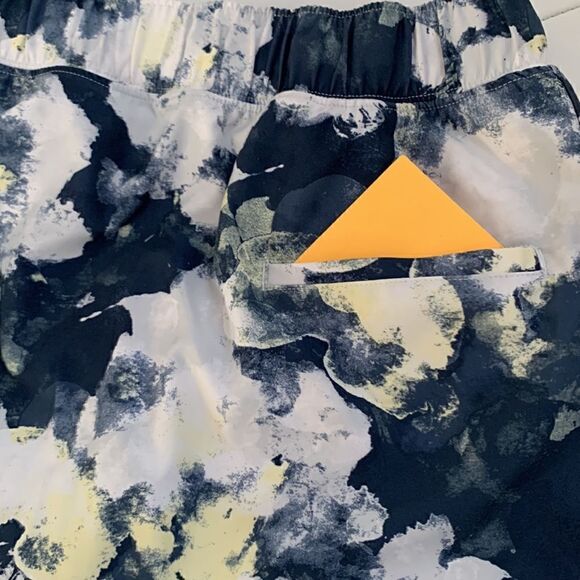 Slazenger Women’s Golf Skirt with Attached Shorts. Size XS - Picture 7 of 8